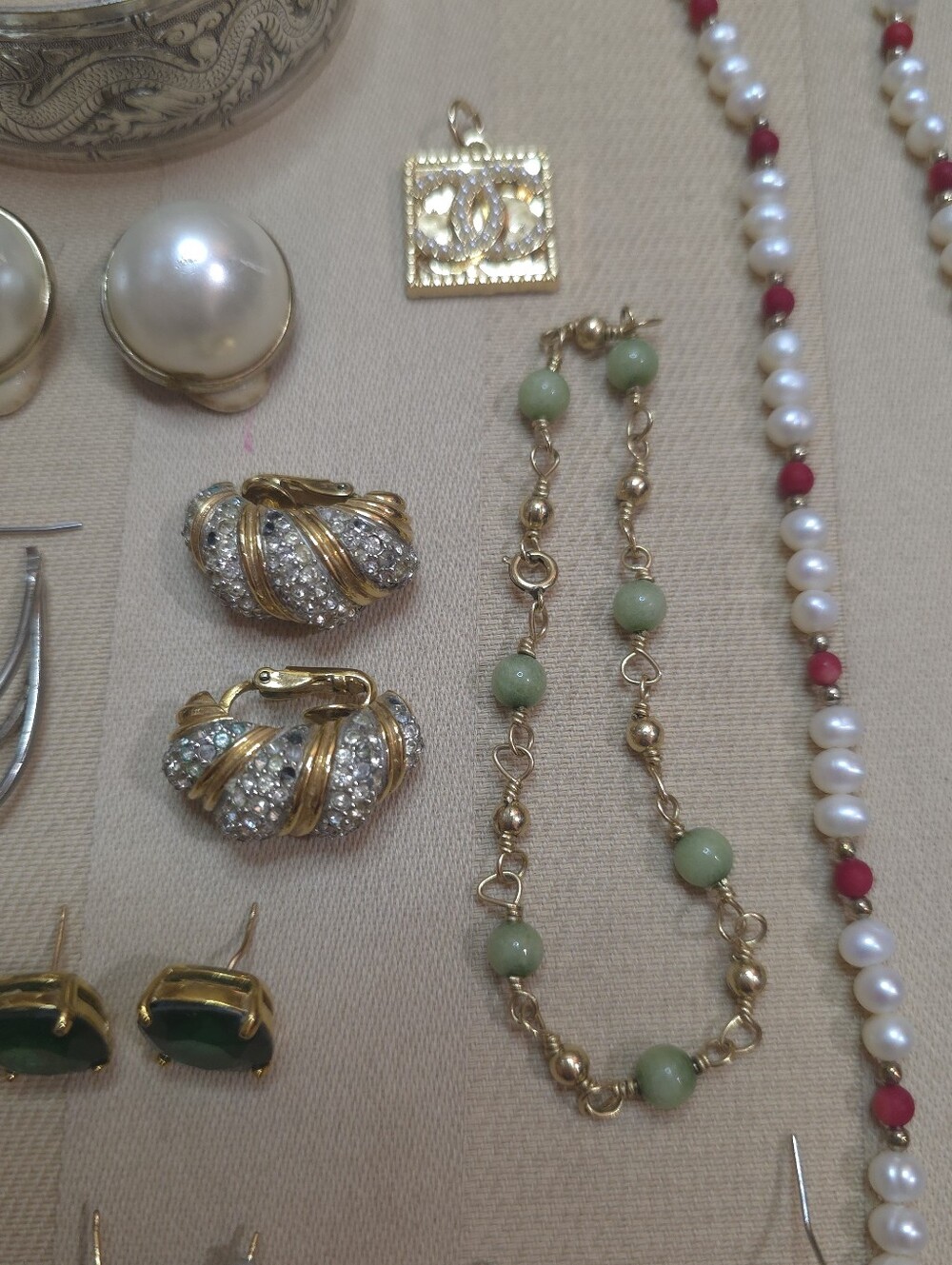 RESELLERS!! LOT OF RESELLABLE JEWELRY. SOME DESIGNER SOME 925 & GENIUNE PEARLS - Picture 12 of 14